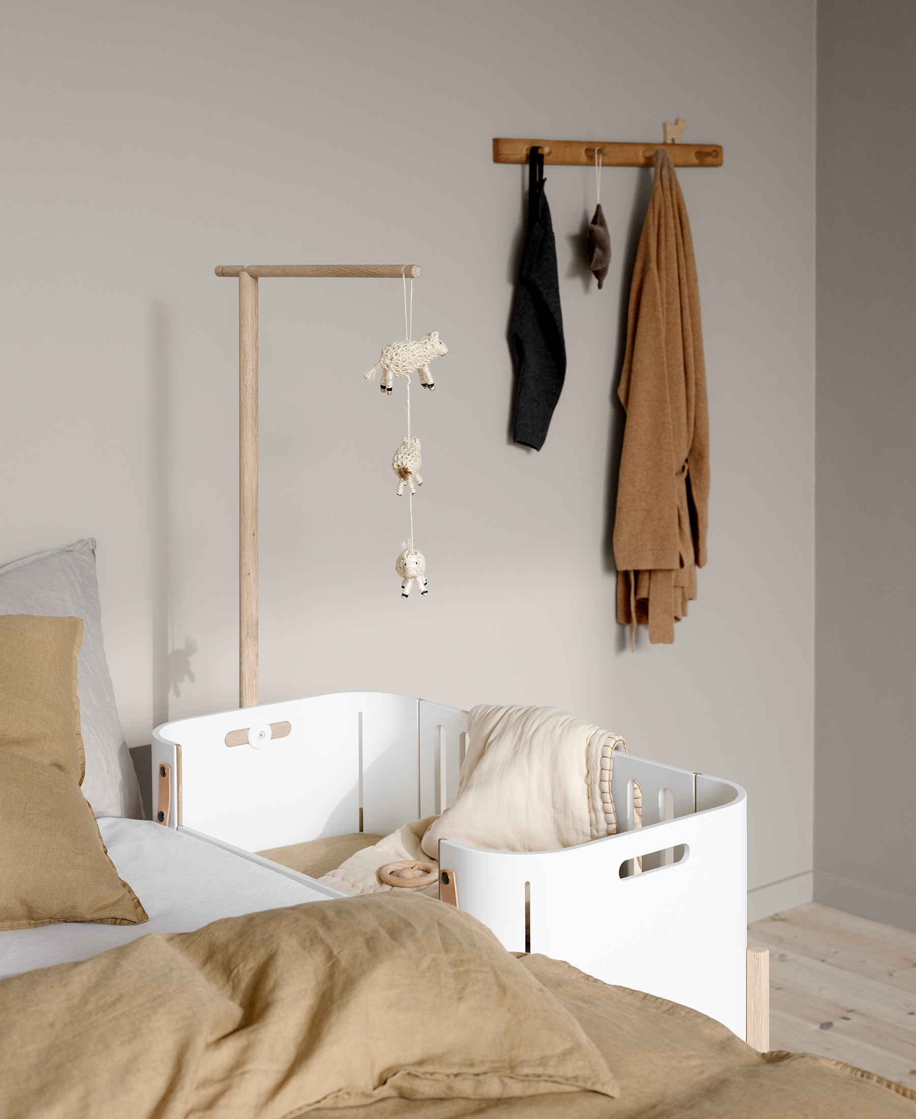 Holder for Wood co-sleeper bed canopy & mobile, oak