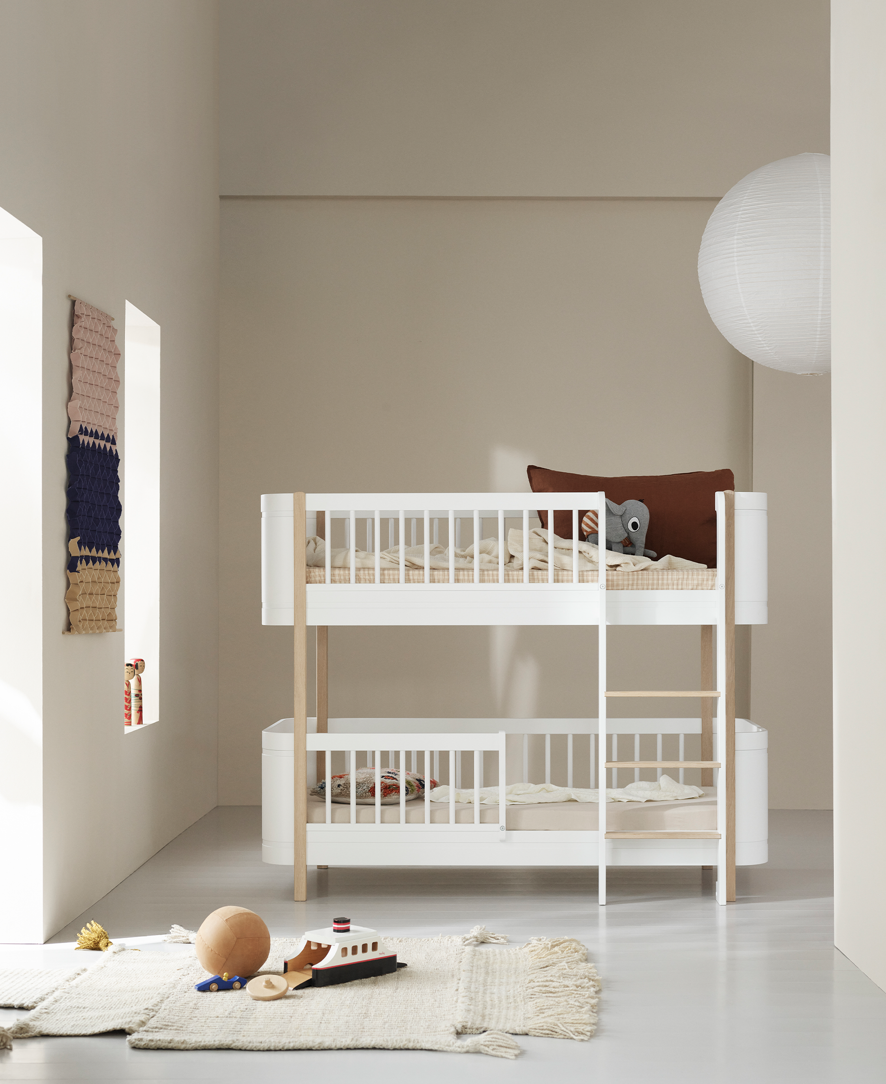 Mini+ low loft bed to low bunk bed, white/oak