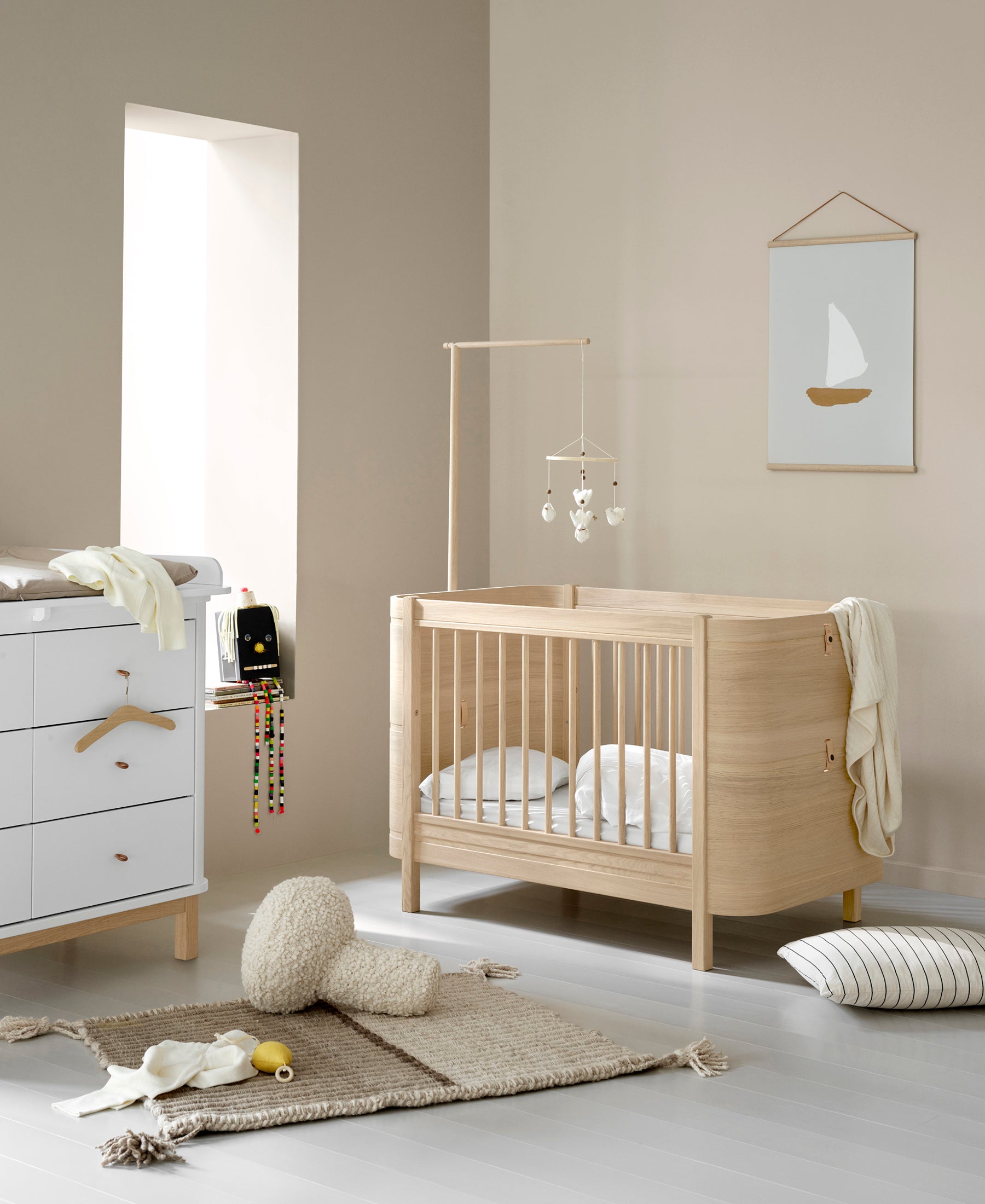 Wood Mini+ cot bed incl. junior kit, oak