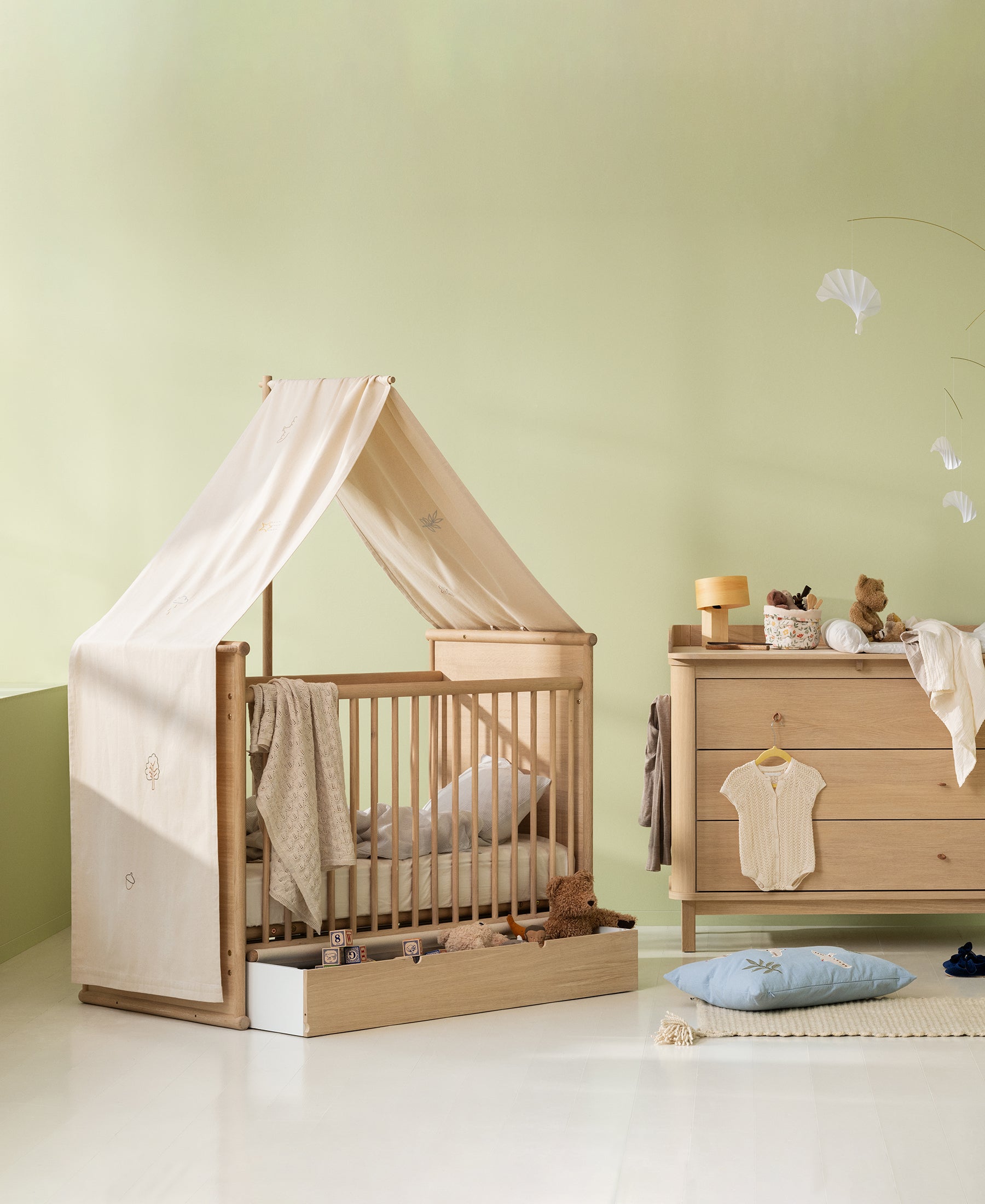 Camp Novel canopy with embroidery for cot bed, undyed
