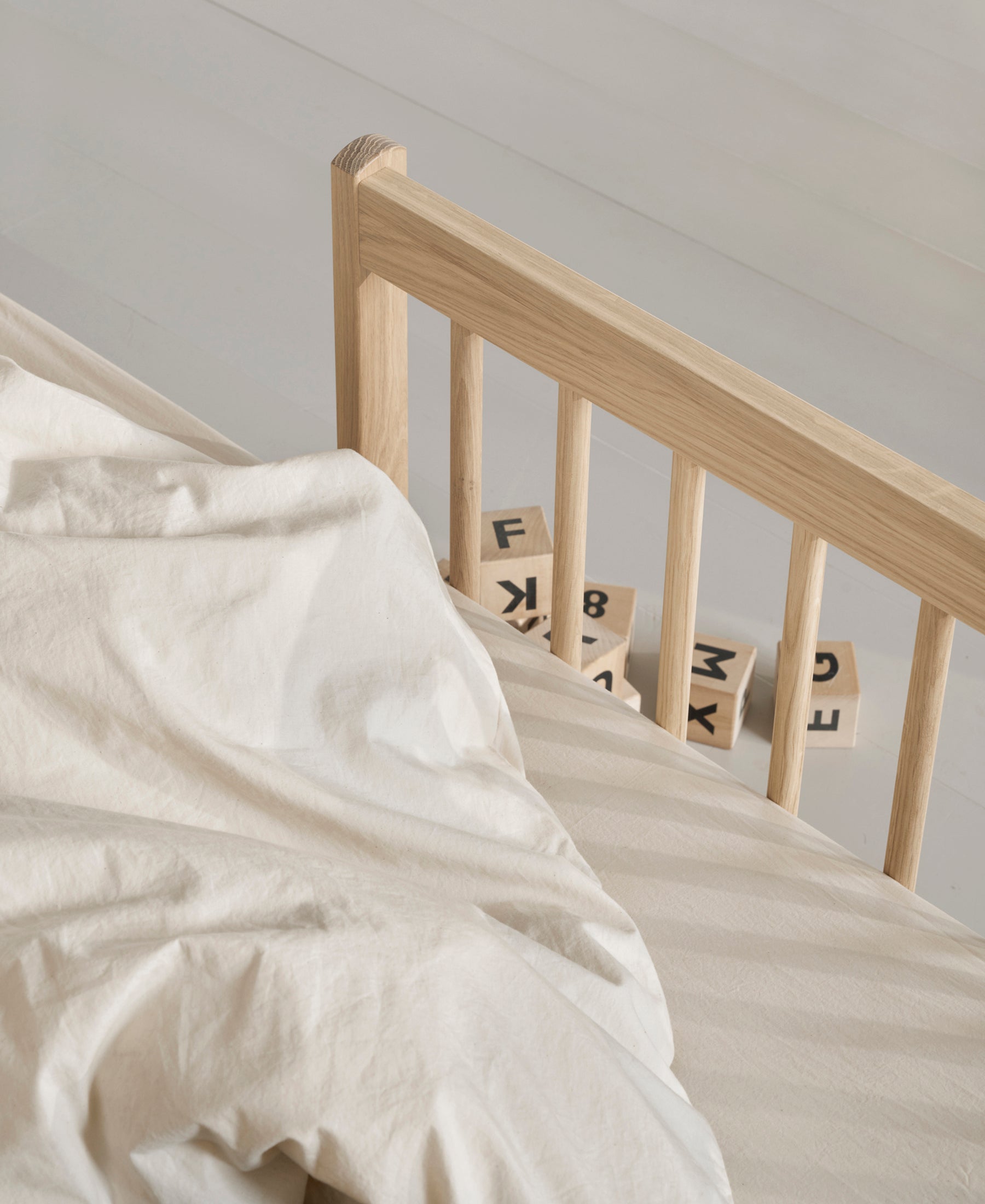 Wood Mini+ junior bed, oak