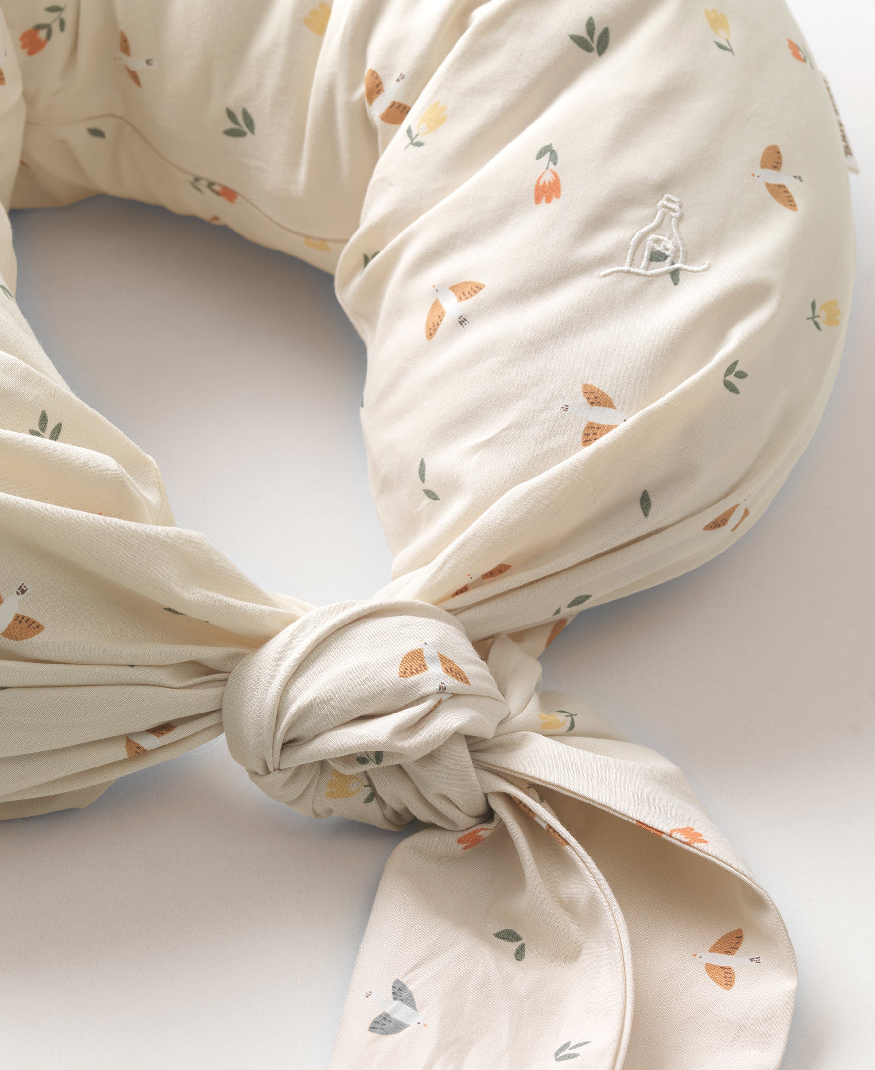 Nursing Pillow w. long tie, Songbirds