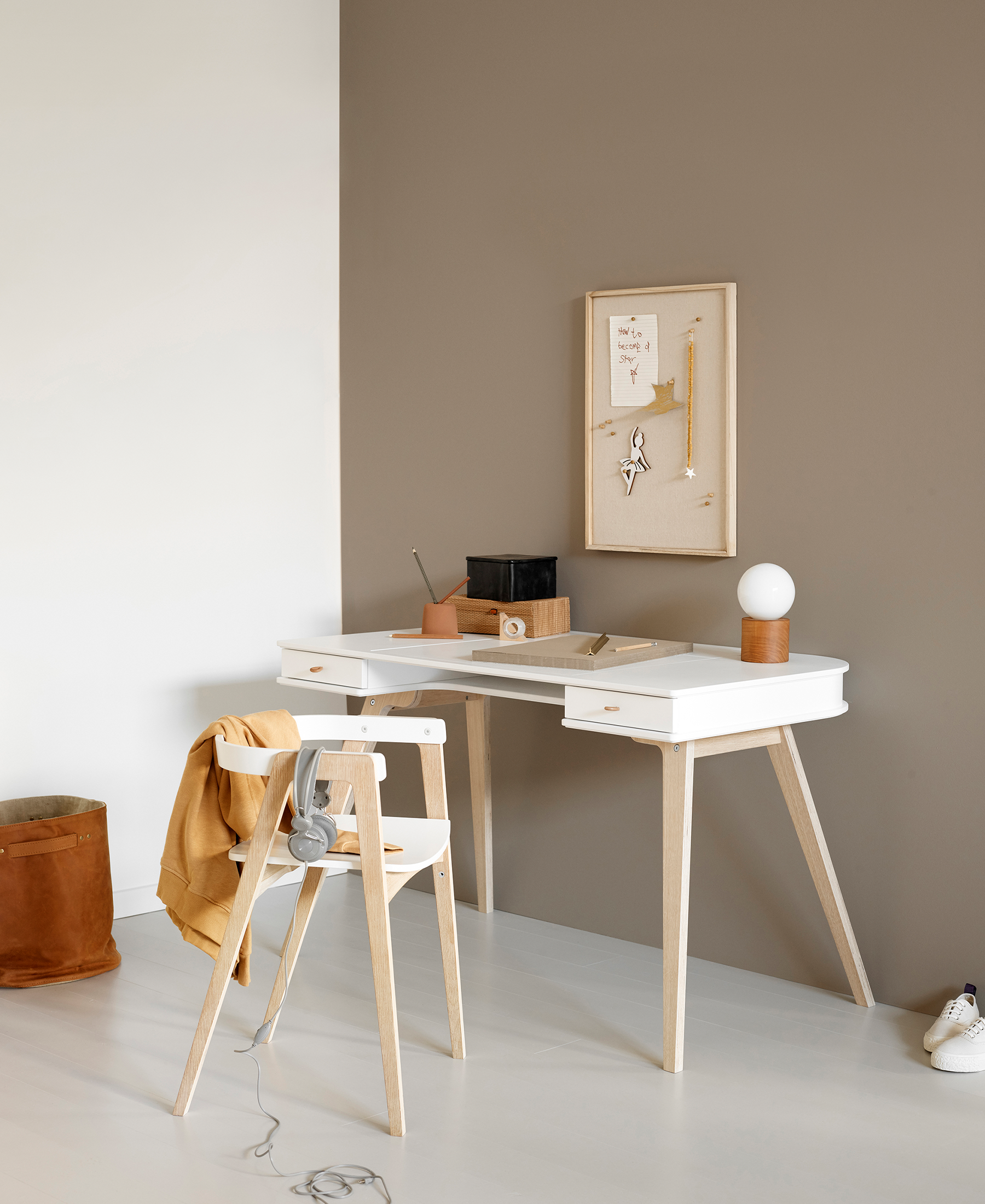 Wood desk 72,6 cm & armchair