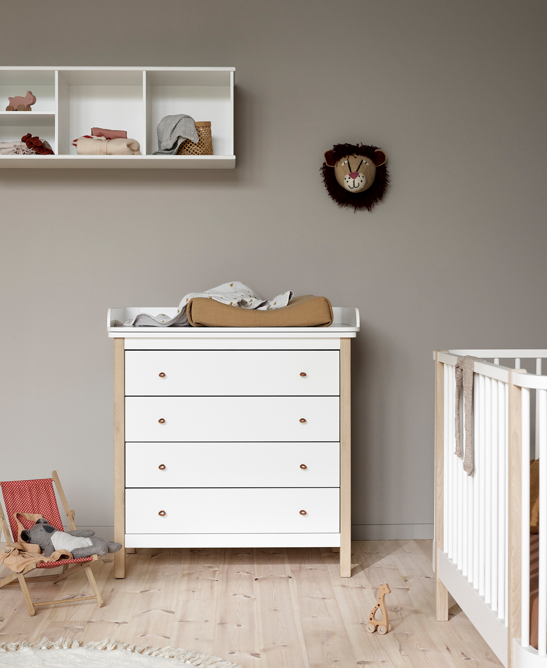 Wood nursery dresser 4 drawers, white/oak