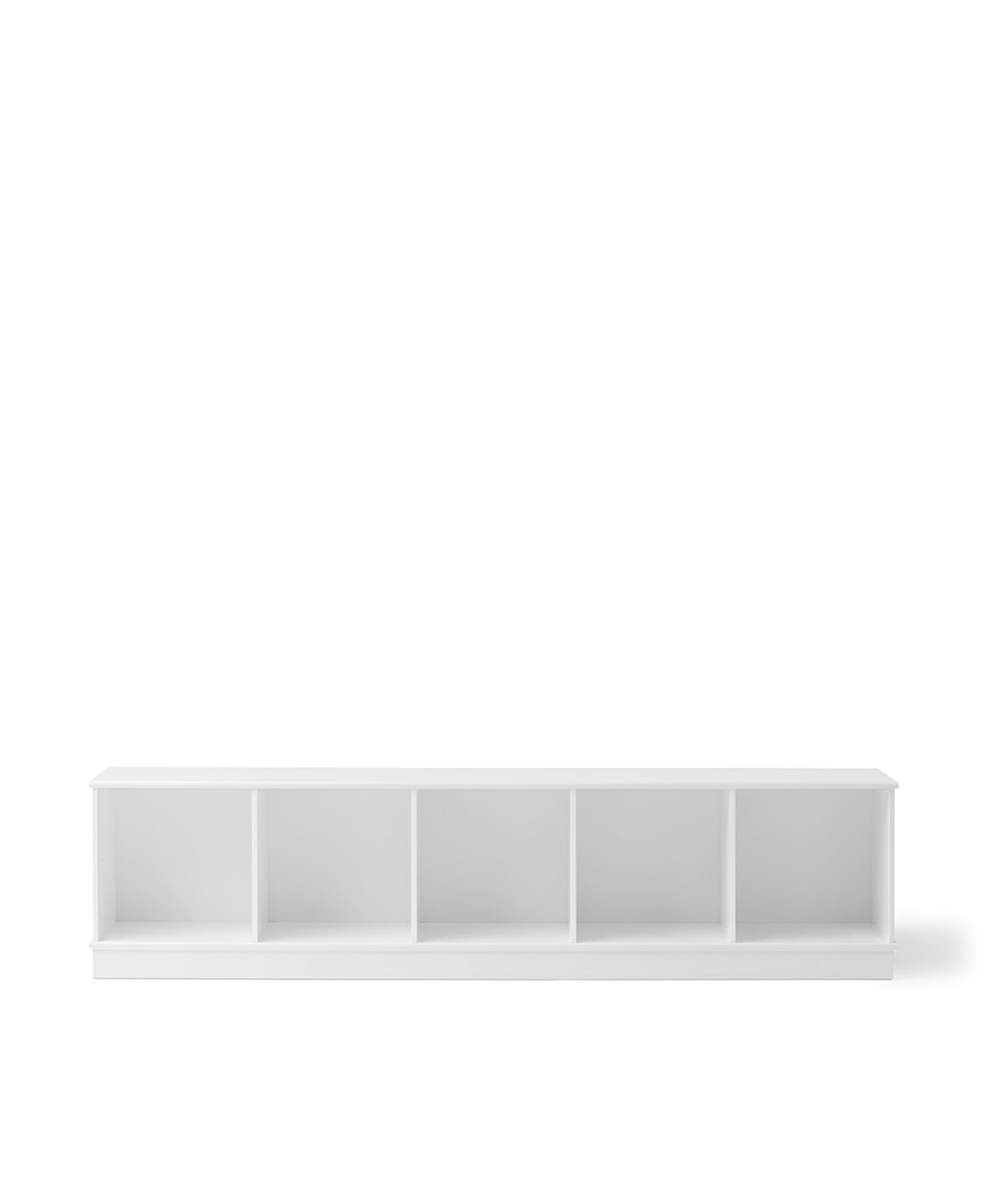 Wood shelving unit 5x1 w. base